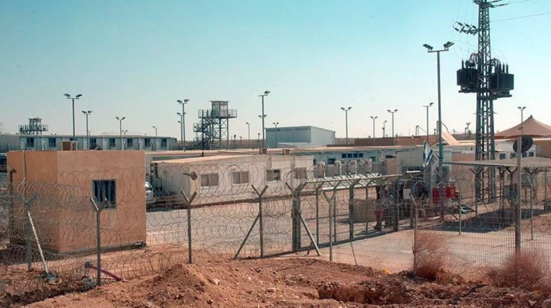 "شؤون الأسرى": حياة المعتقلين في سجن النقب "جحيم لا يُطاق"